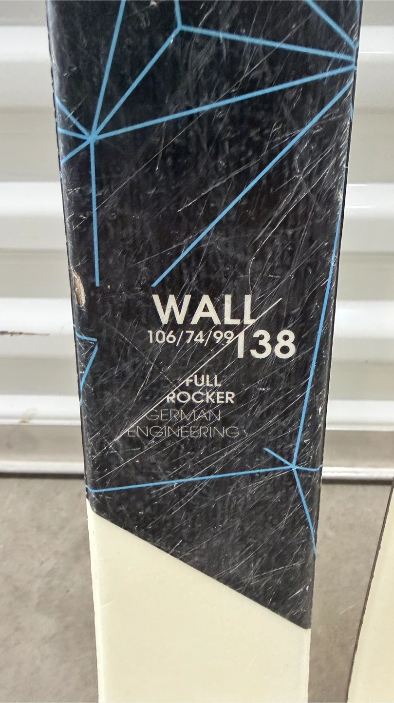 Volkl Wall Skis 138cm with Marker Bindings - photo 3