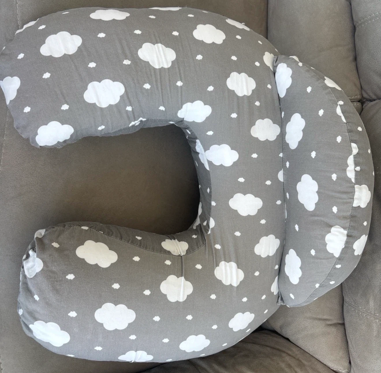 Momcozy feeding pillow