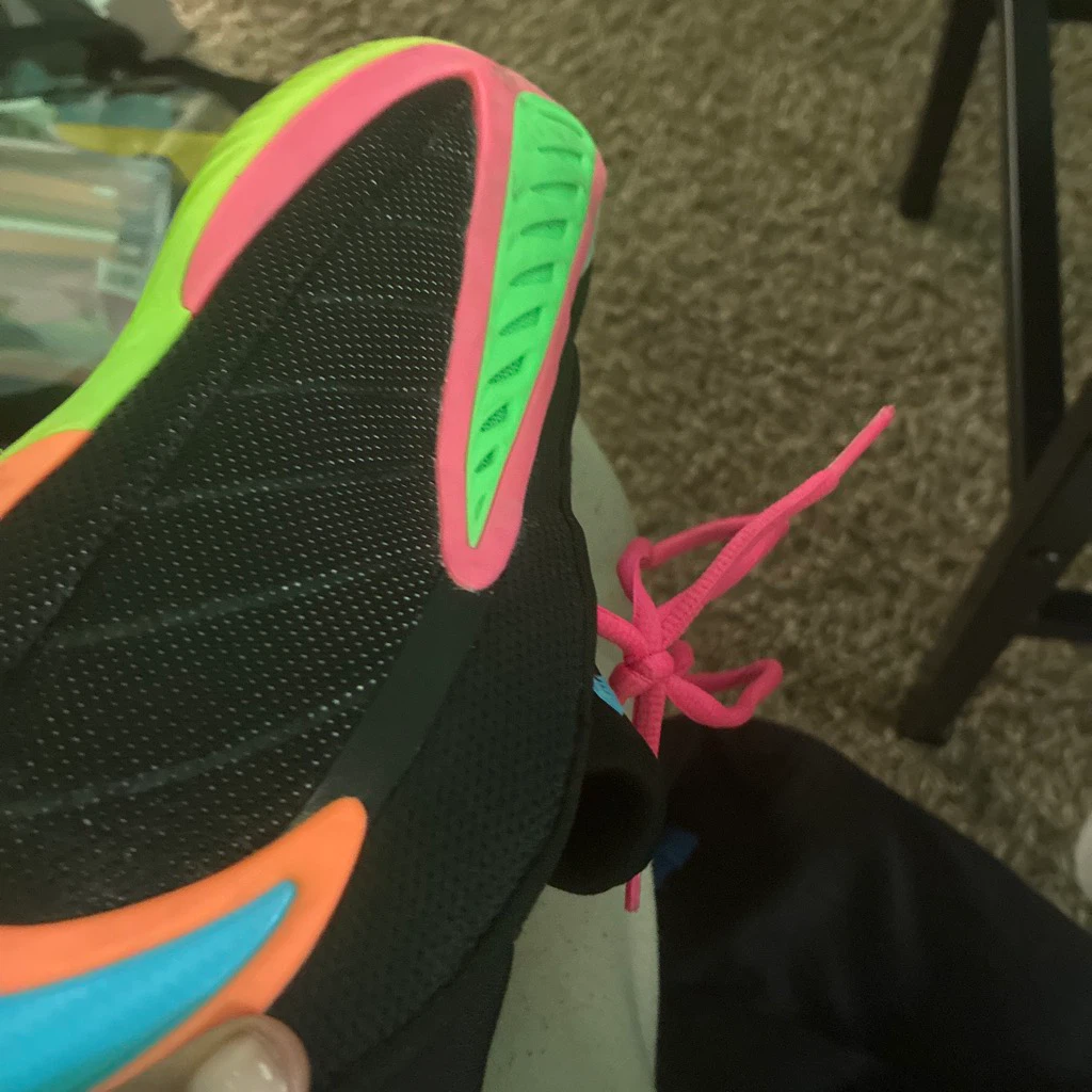 Adidas Basketball Shoes Size 6 - photo 2