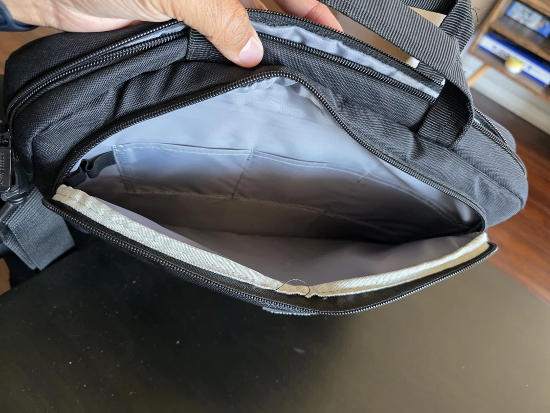 Amazon Basics Laptop Bag - photo 4