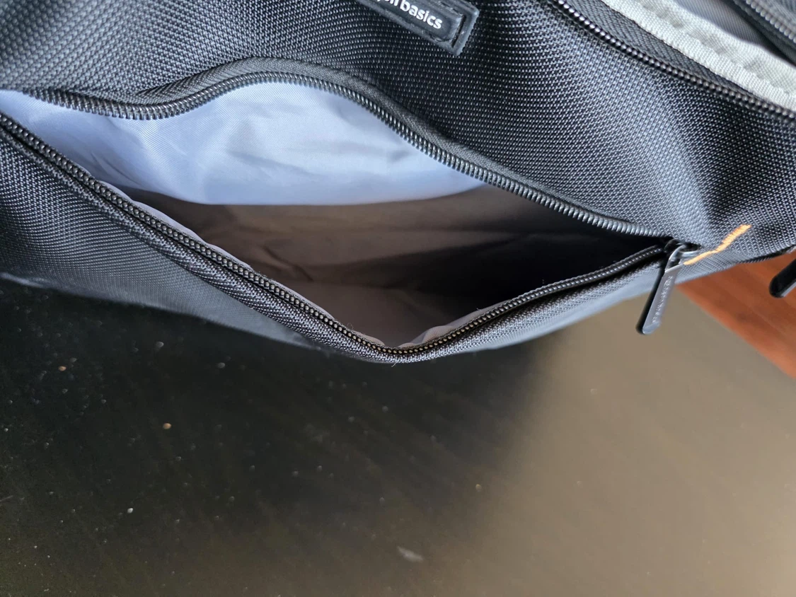 Amazon Basics Laptop Bag - photo 5