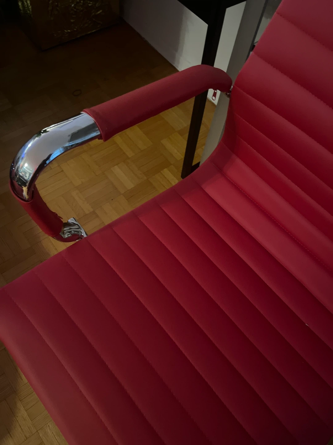 Red all purpose chair - photo 2