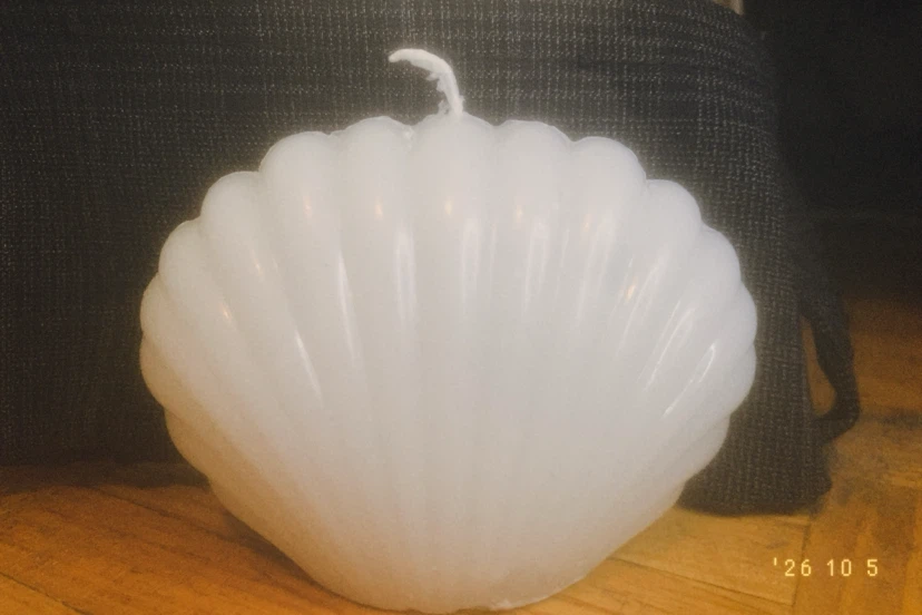 White Shell-Shaped Decorative Candle