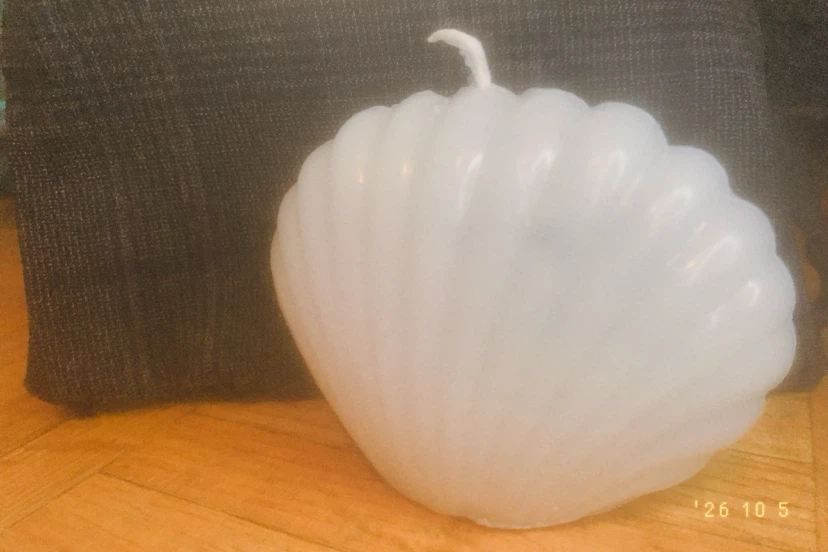 White Shell-Shaped Decorative Candle - photo 2