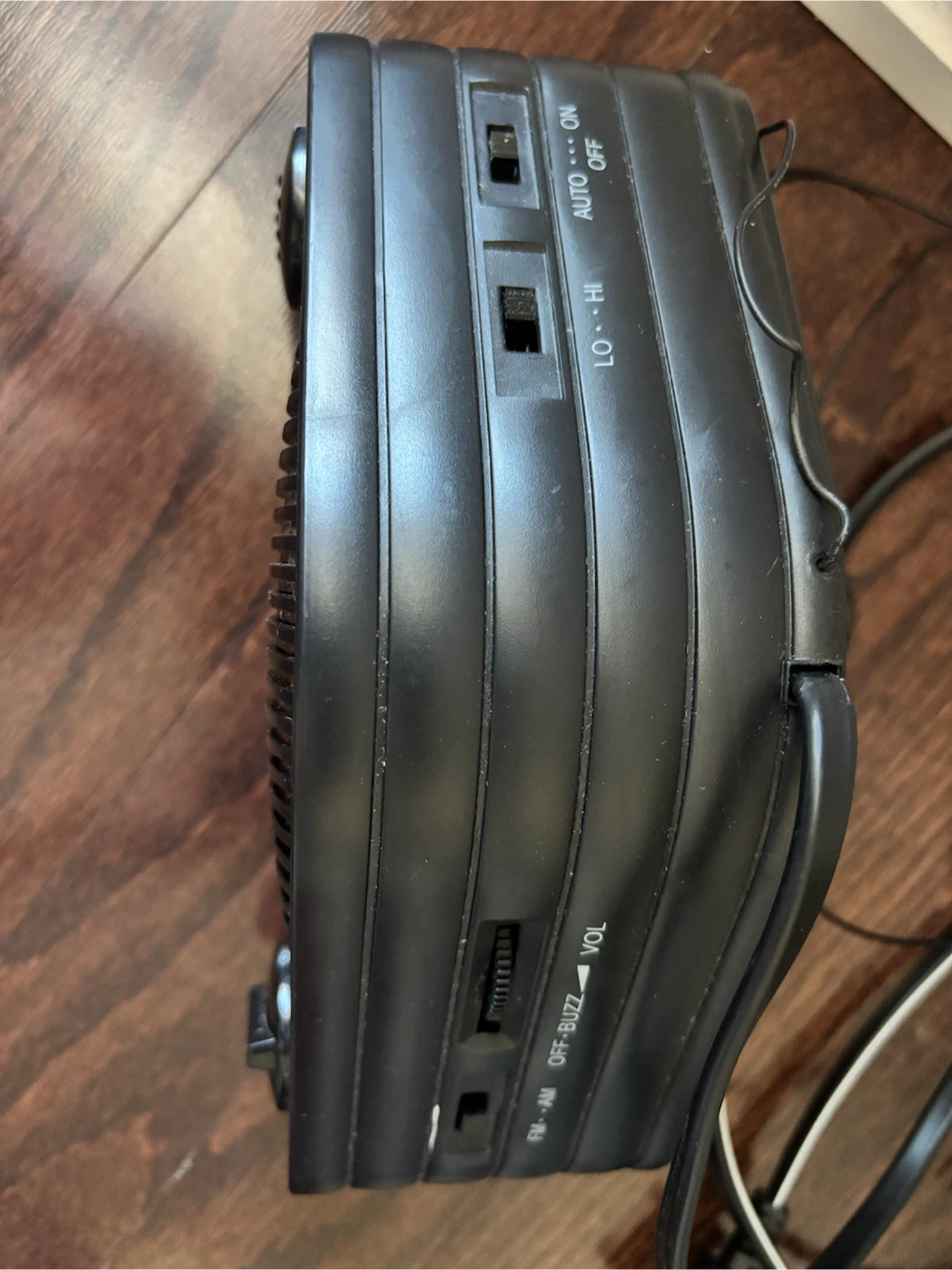 Nexxtech AM/FM Clock Radio - photo 2