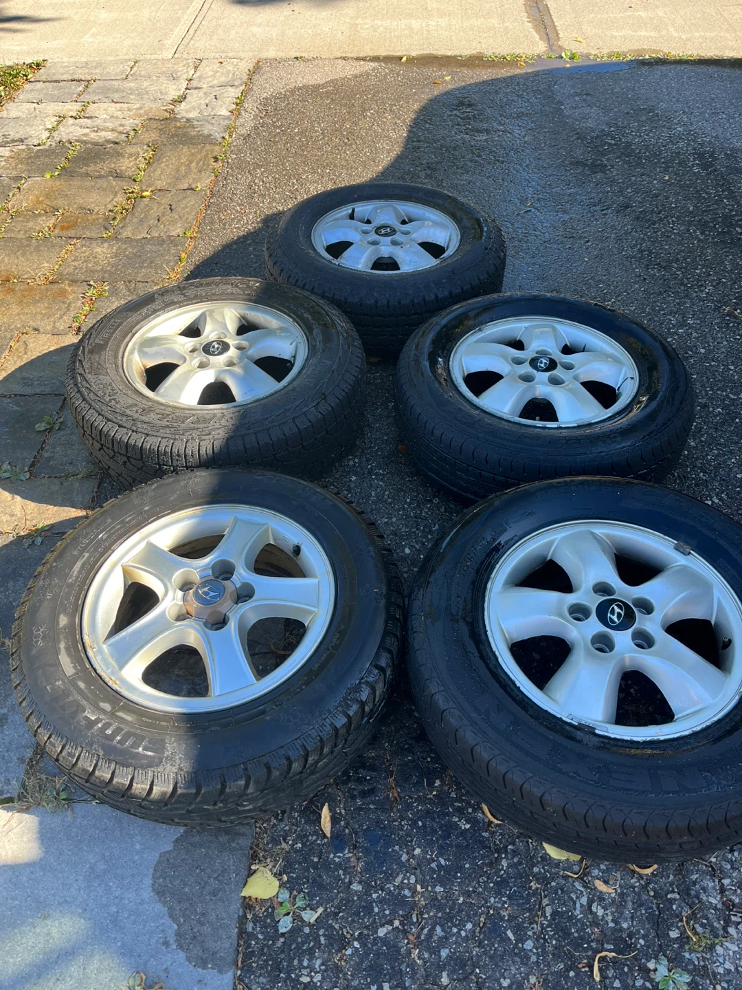 Set of 5 Hyundai Santa Fe Wheels and Tires 225/70R16