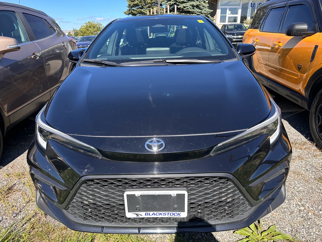 2024 Toyota Corolla SE - photo 2