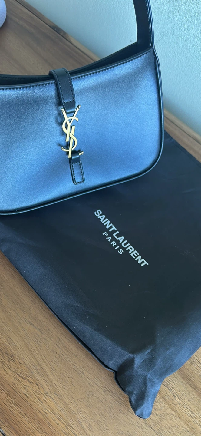 Saint Laurent Le 5 à 7 Hobo Bag