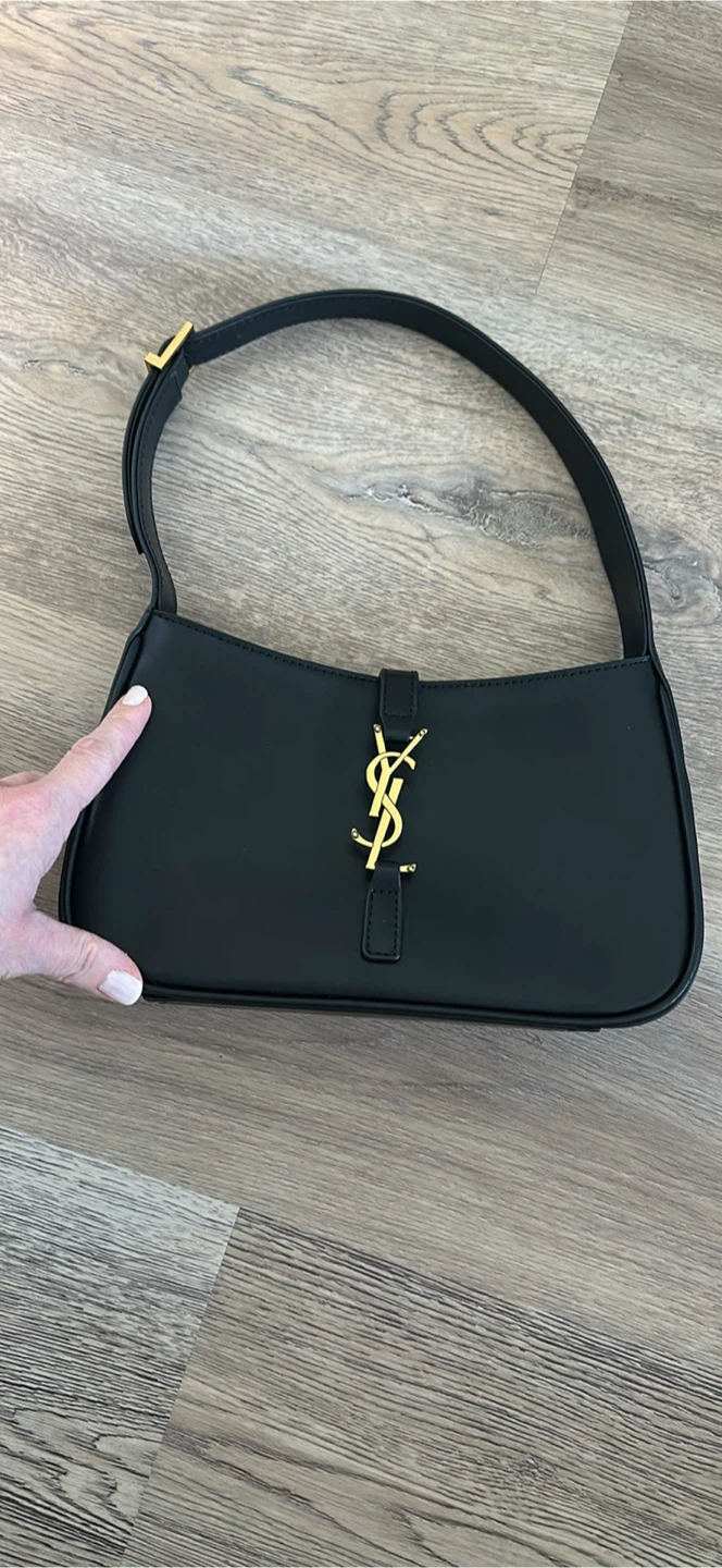 Saint Laurent Le 5 à 7 Hobo Bag - photo 2
