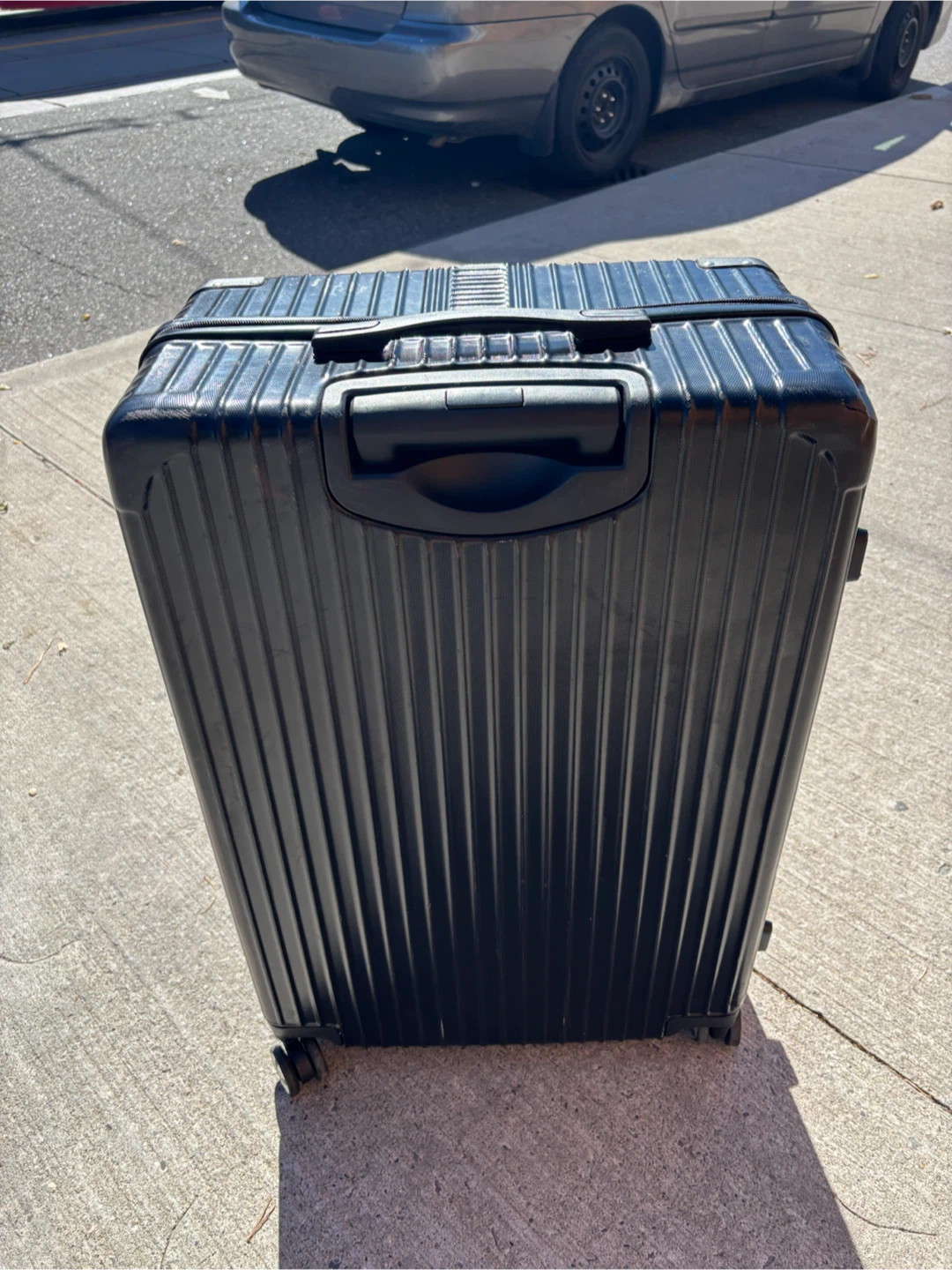 Large check in Calpak black hard-shell suitcase - photo 4