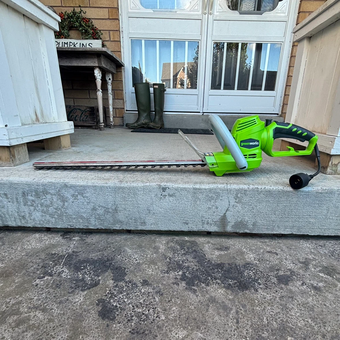 22 inch Corded Electric Hedge Trimmer with Rotating Head
