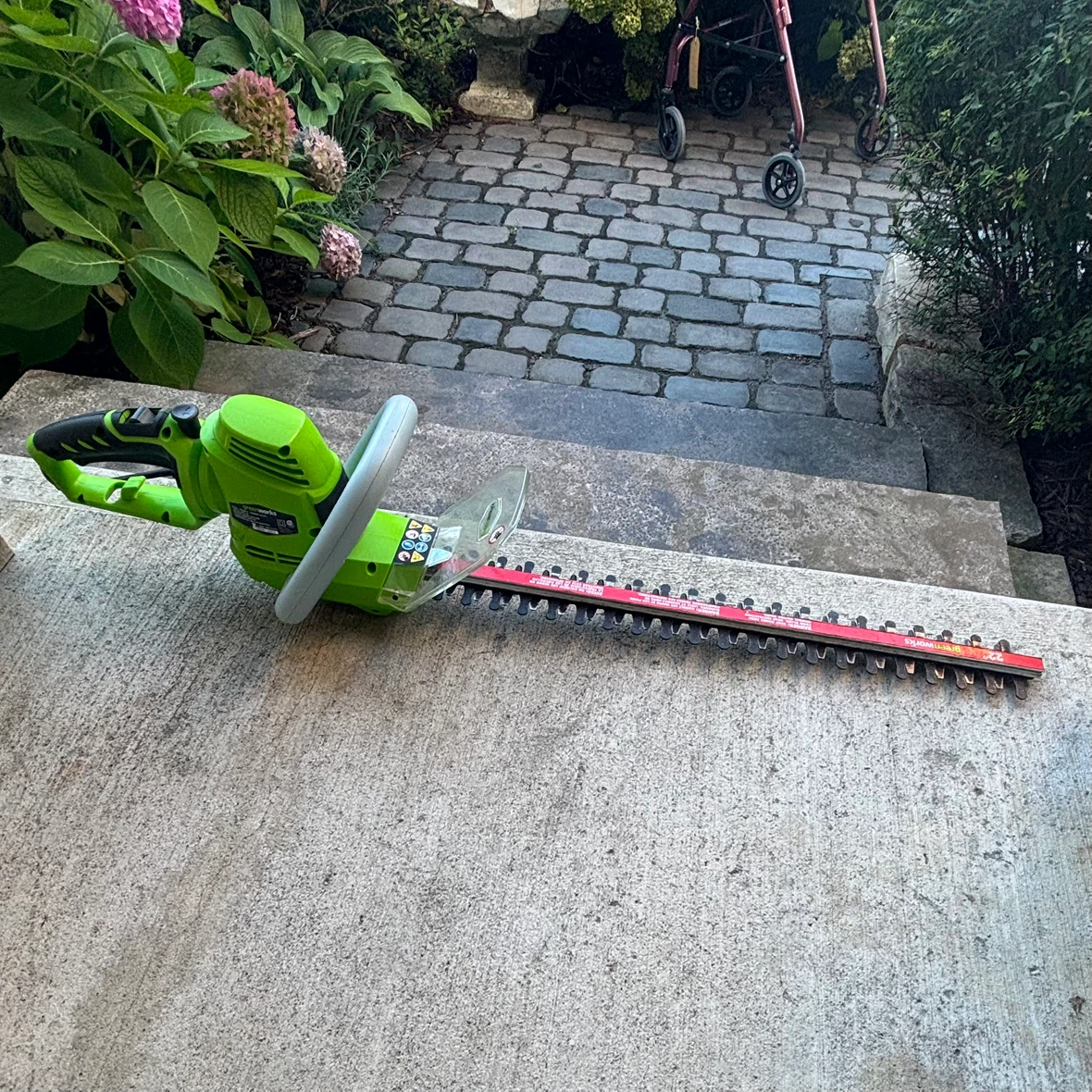 22 inch Corded Electric Hedge Trimmer with Rotating Head - photo 2