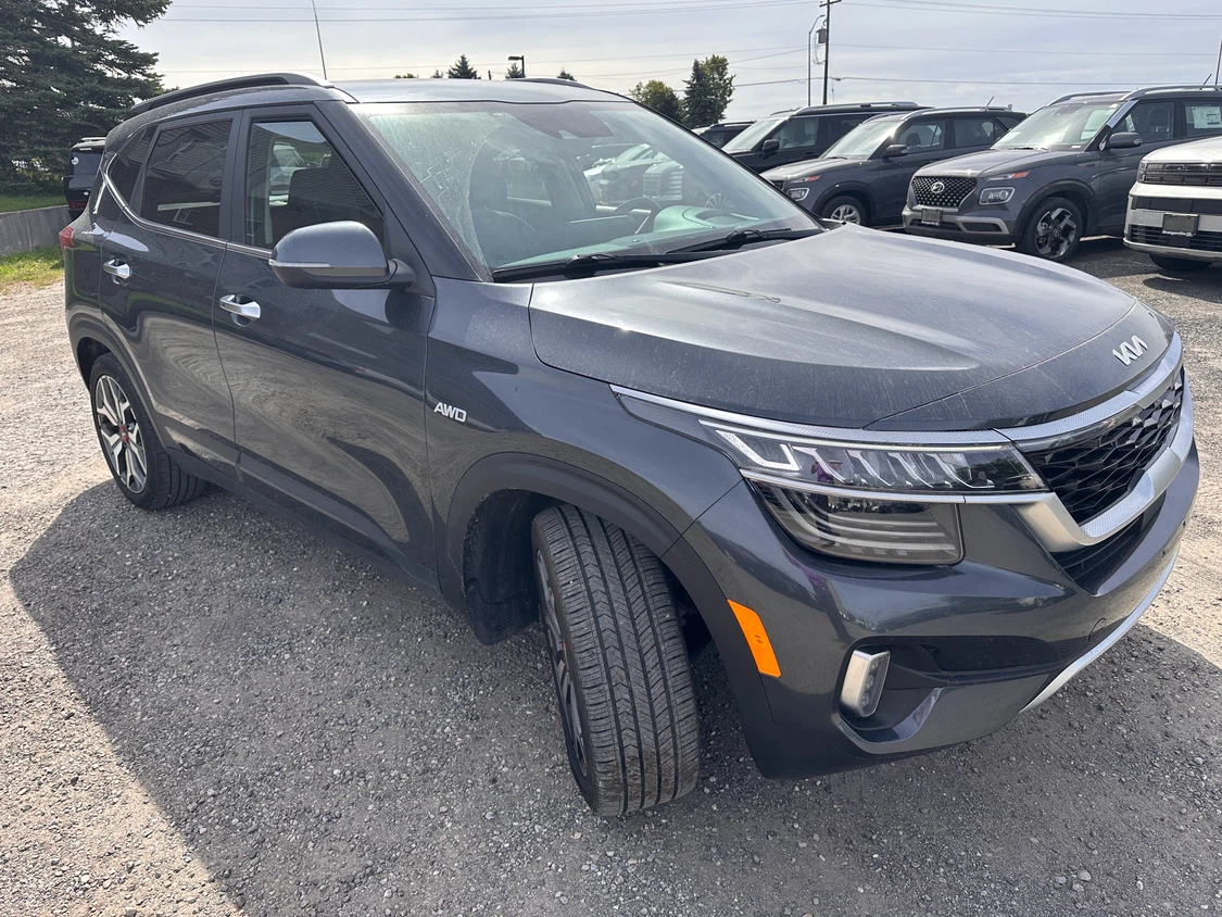 2023 Kia Seltos SX - photo 3