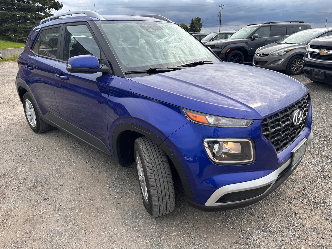 2023 Hyundai Venue Preferred - photo 3