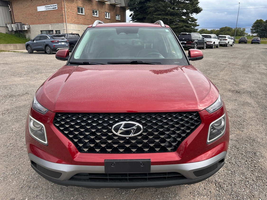 2024 Hyundai Venue Ultimate - photo 2