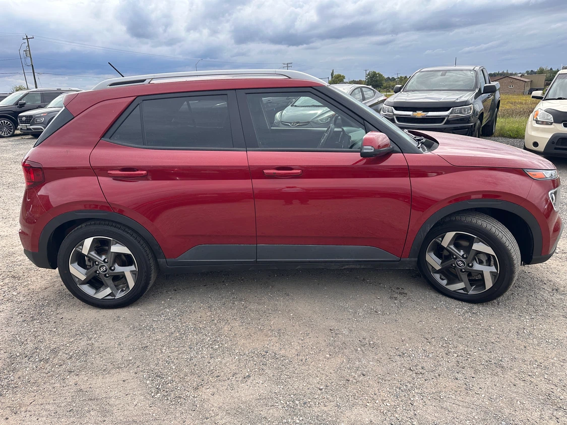 2024 Hyundai Venue Ultimate - photo 4