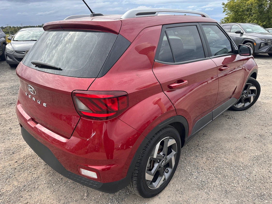 2024 Hyundai Venue Ultimate - photo 5