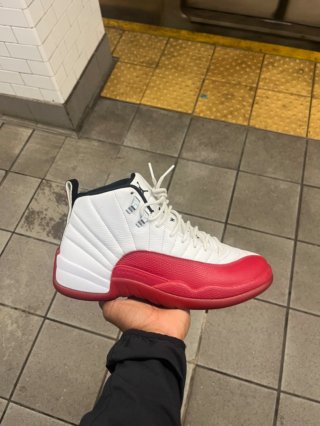 Air Jordan 12 Cherry