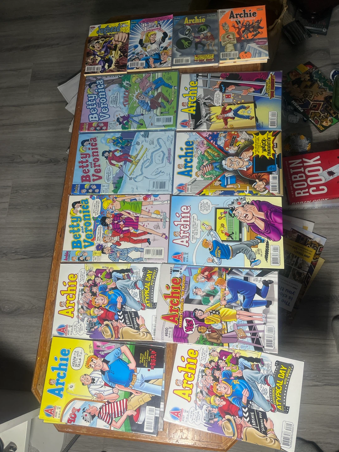 Collection of 17 Vintage Archie Comics