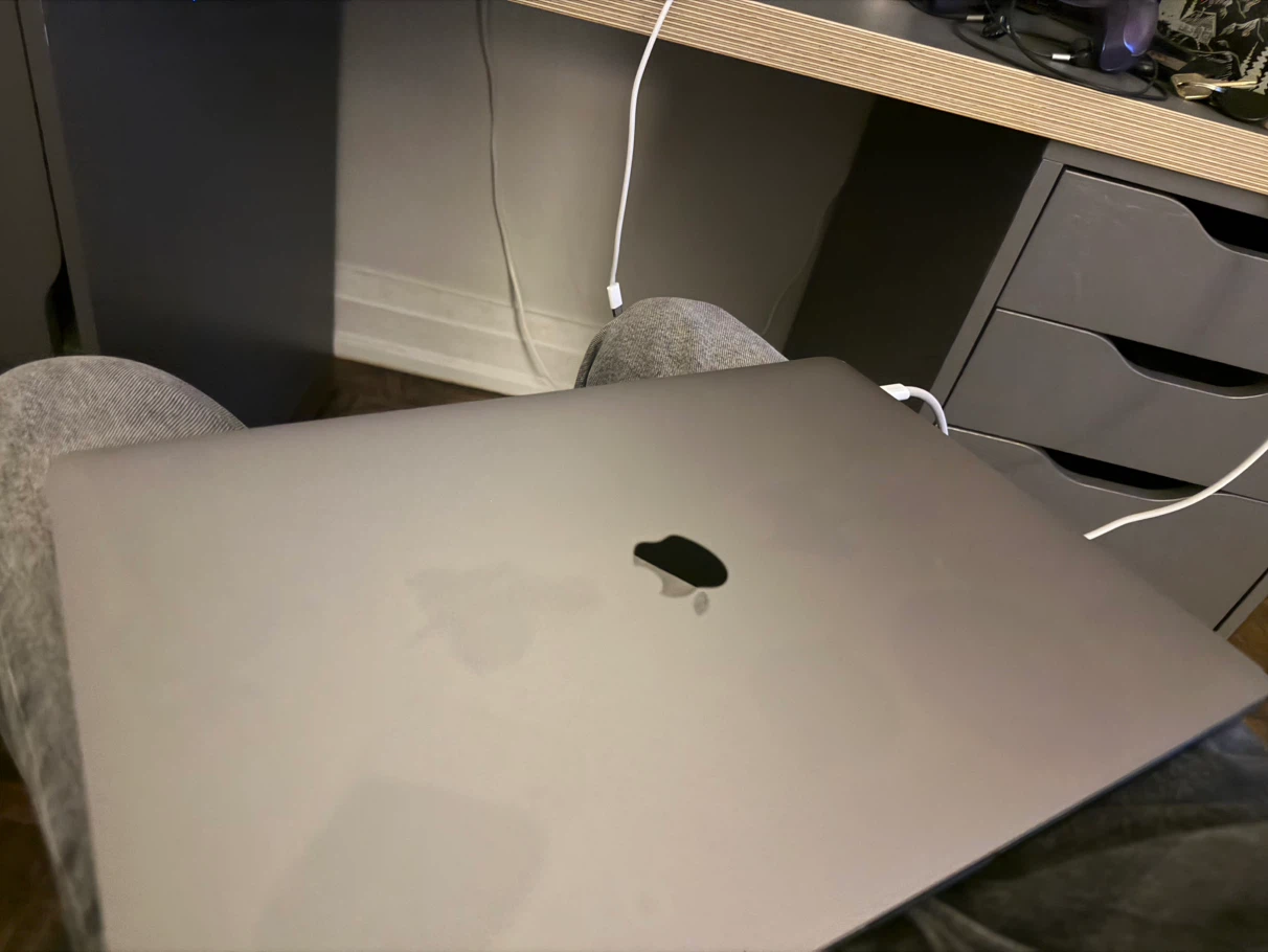 2019 MacBook Pro 16-inch | i7 | 16 GB RAM | 512 GB SSD | Charger