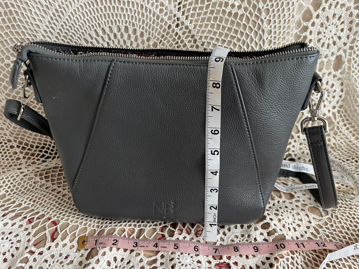 Nella Bella Grey Crossbody Handbag, new condition, vegan, Cdn - photo 3