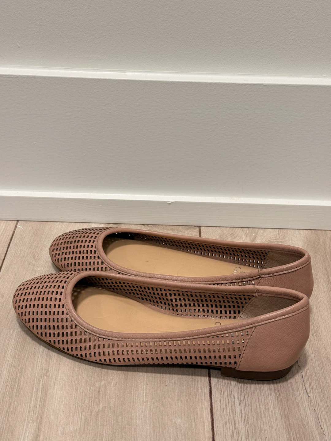 Vince Camuto Leather Ballet Flats – Size 5 - photo 2