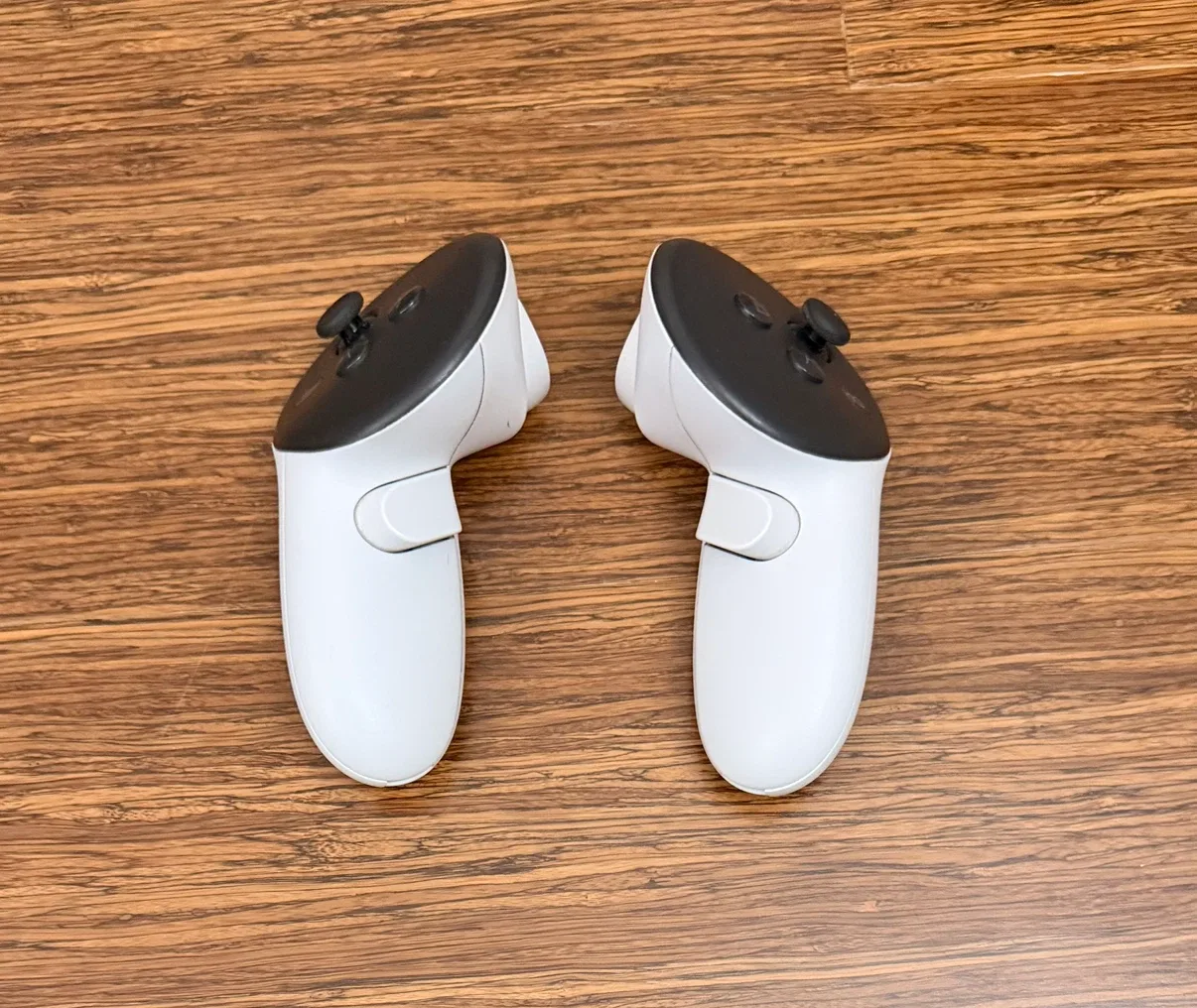 Meta Quest 3s VR Headset and Controllers (No Strap) - photo 3