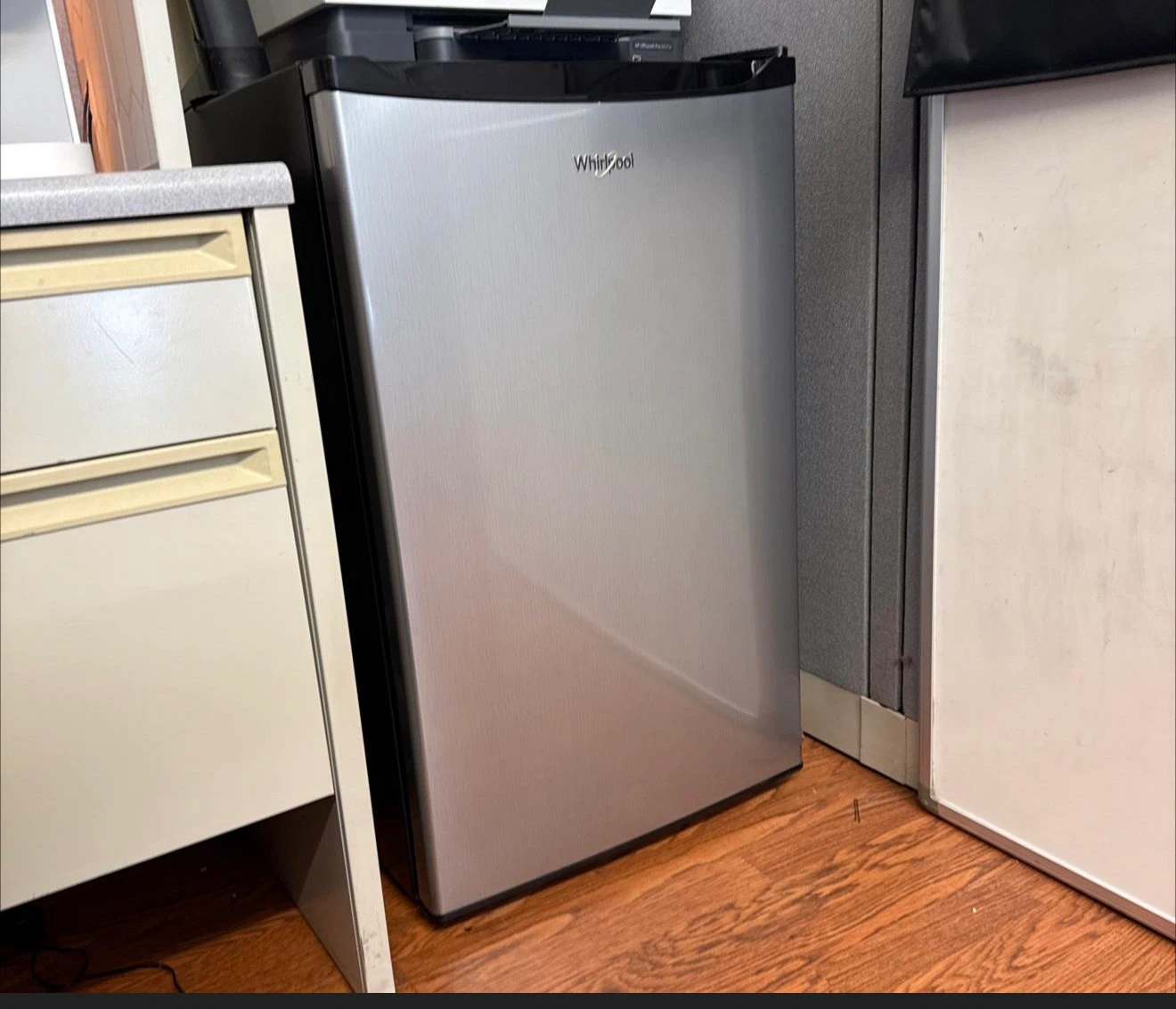 Whirlpool Compact Refrigerator - photo 2