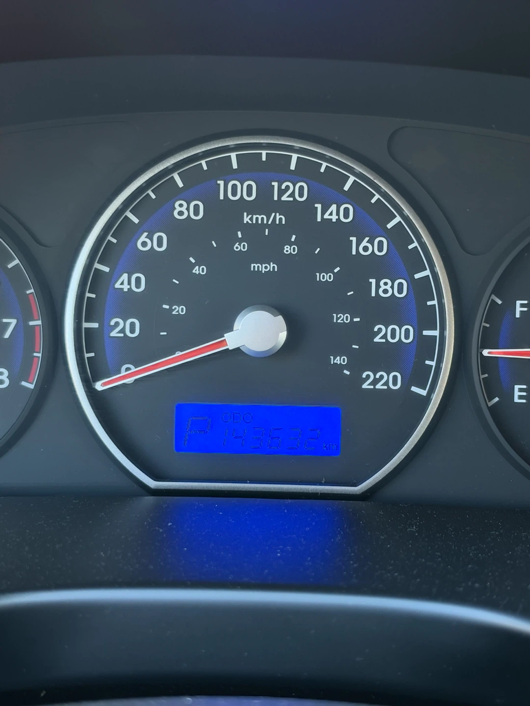 Hyundai Santa Fe SUV - photo 3