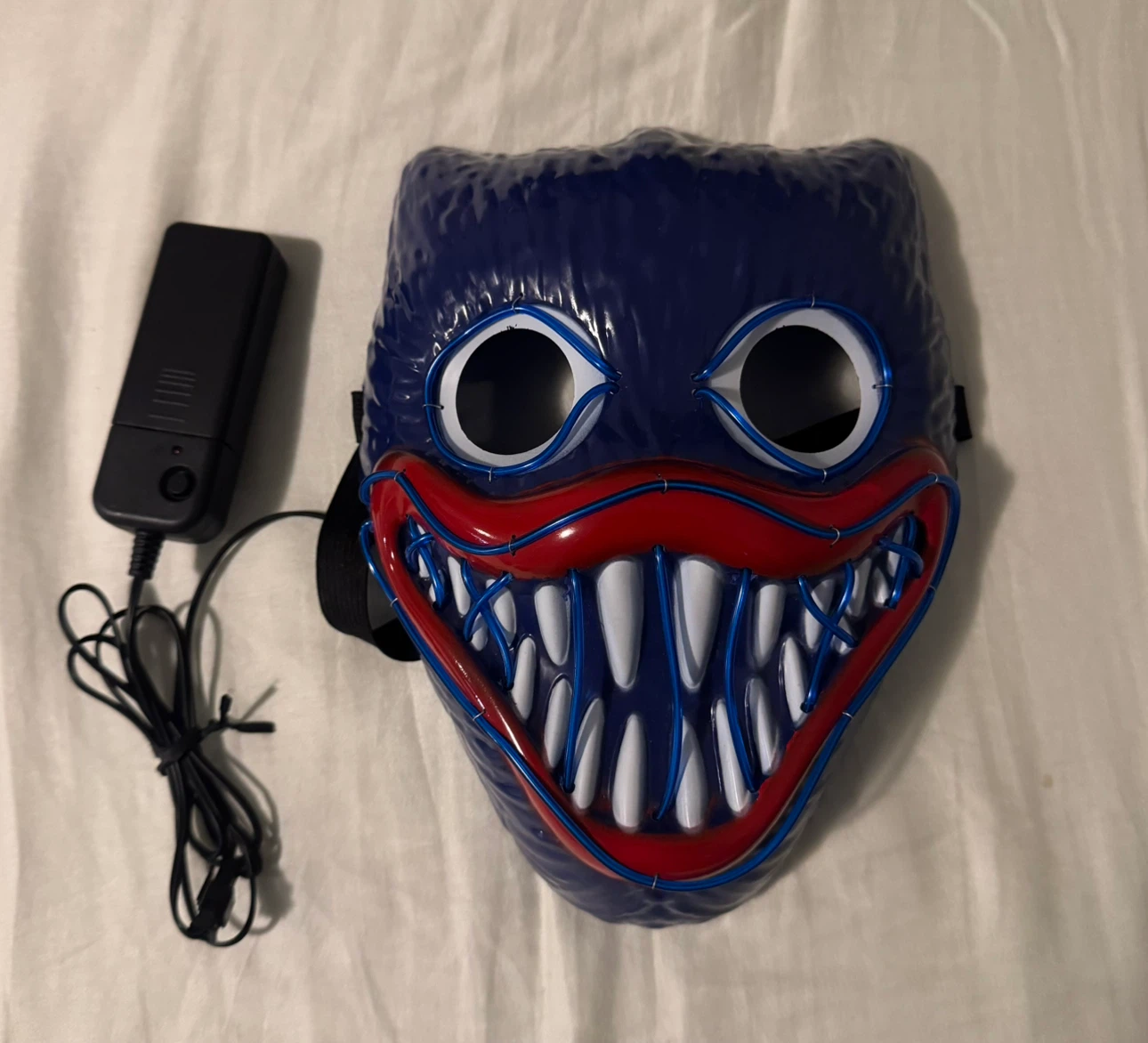Huggy Wuggy LED Light-Up Mask - photo 2