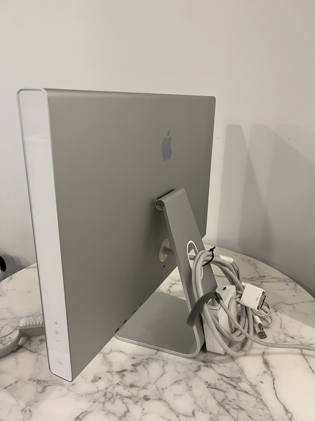 Apple Cinema HD Display 23 - photo 2