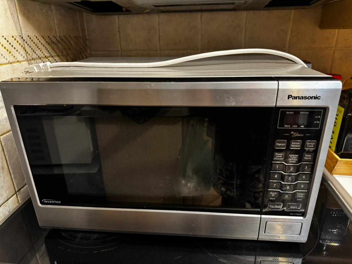 Panasonic The Genius Inverter Microwave NN-ST663S
