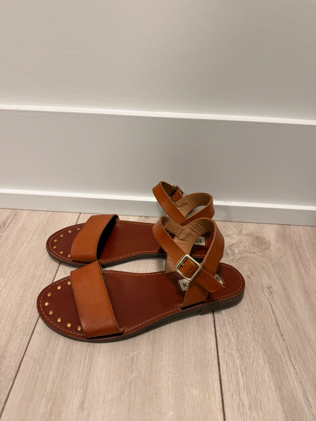 Steve Madden Cognac Sandals – Size 5.5 - photo 2