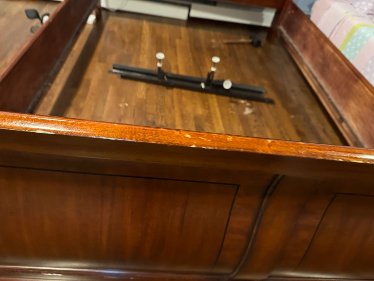 Raymour & Flanigan Wooden Queen Sleigh Bed Frame– Good Condition - photo 2