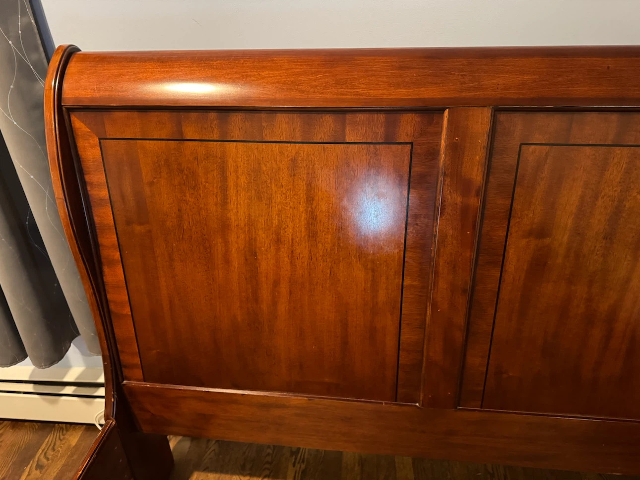 Raymour & Flanigan Wooden Queen Sleigh Bed Frame– Good Condition - photo 3