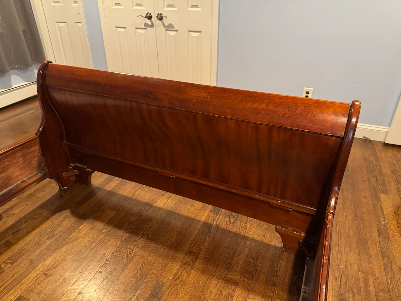 Raymour & Flanigan Wooden Queen Sleigh Bed Frame– Good Condition - photo 4