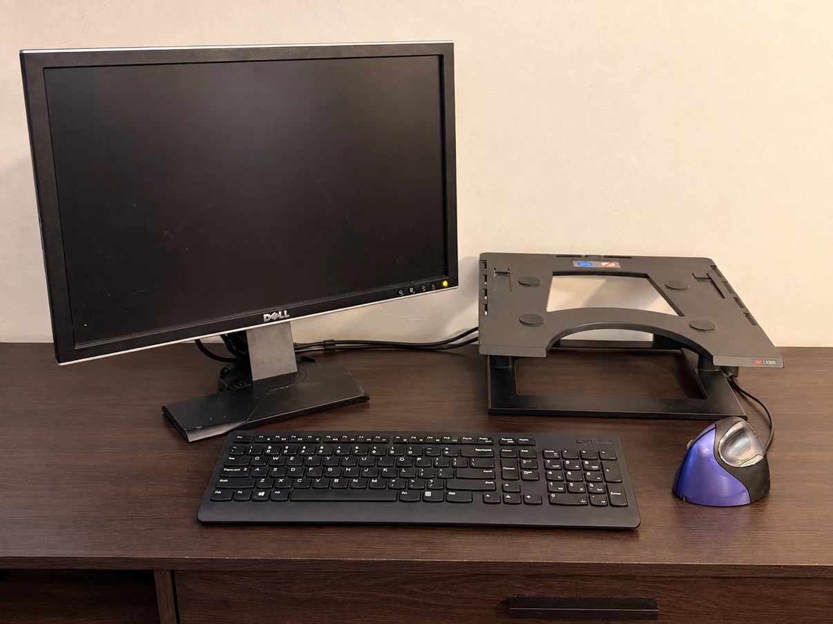 Computer Office Bundle: Dell Monitor, Lenovo Keyboard, Mouse