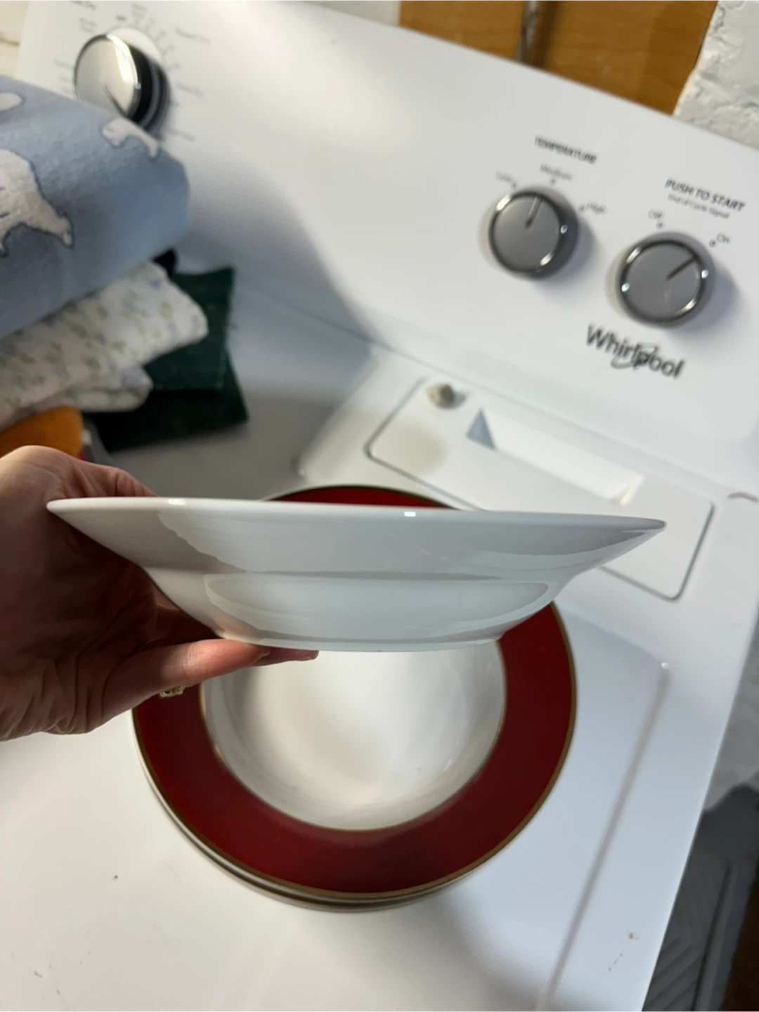 Red/gold soup bowls (6) 🥣