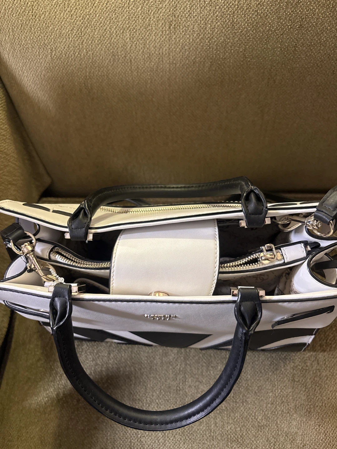 Guess 1981 Black and White Handbag - photo 2