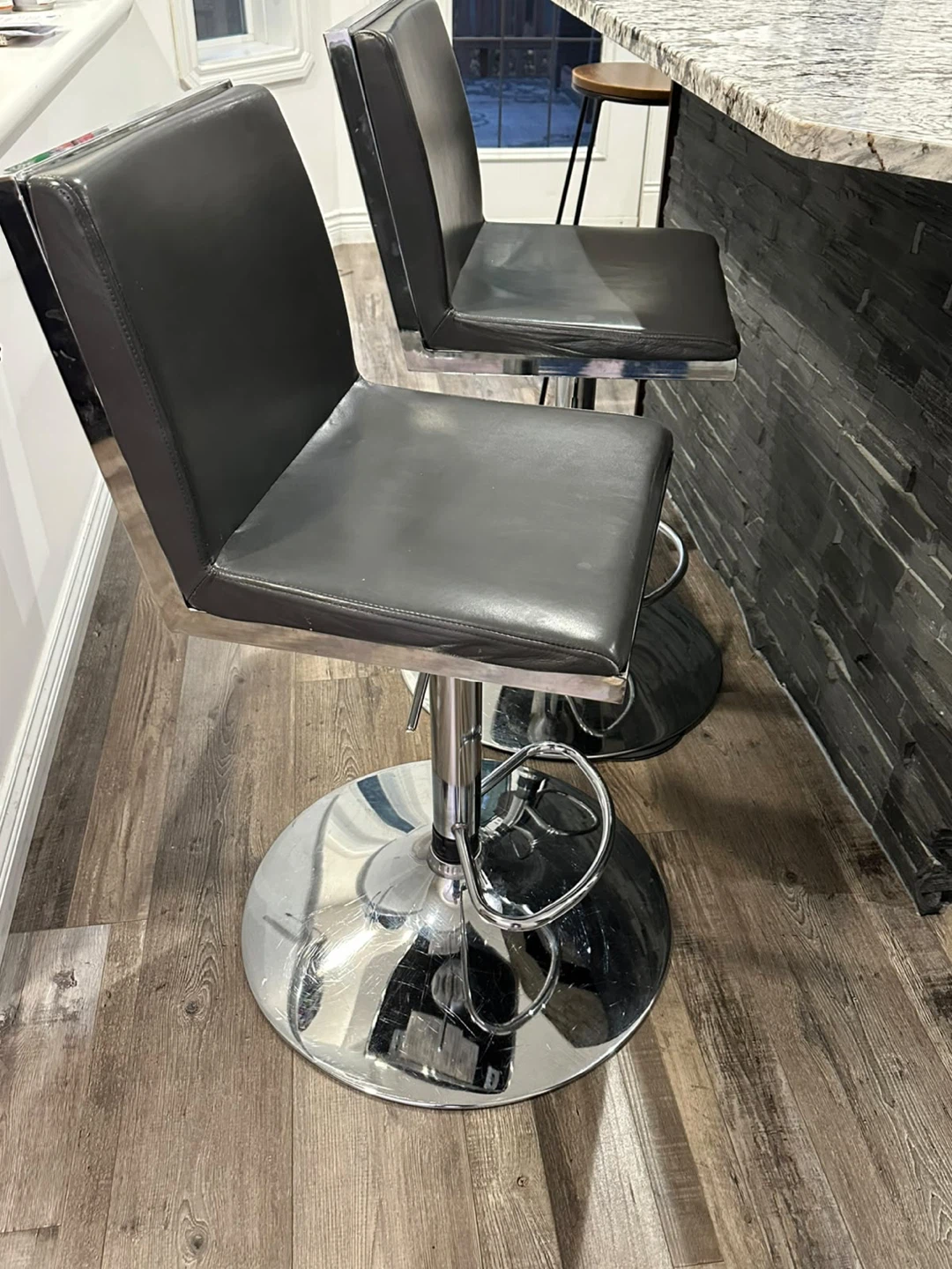 Set of 2 grey bar stools