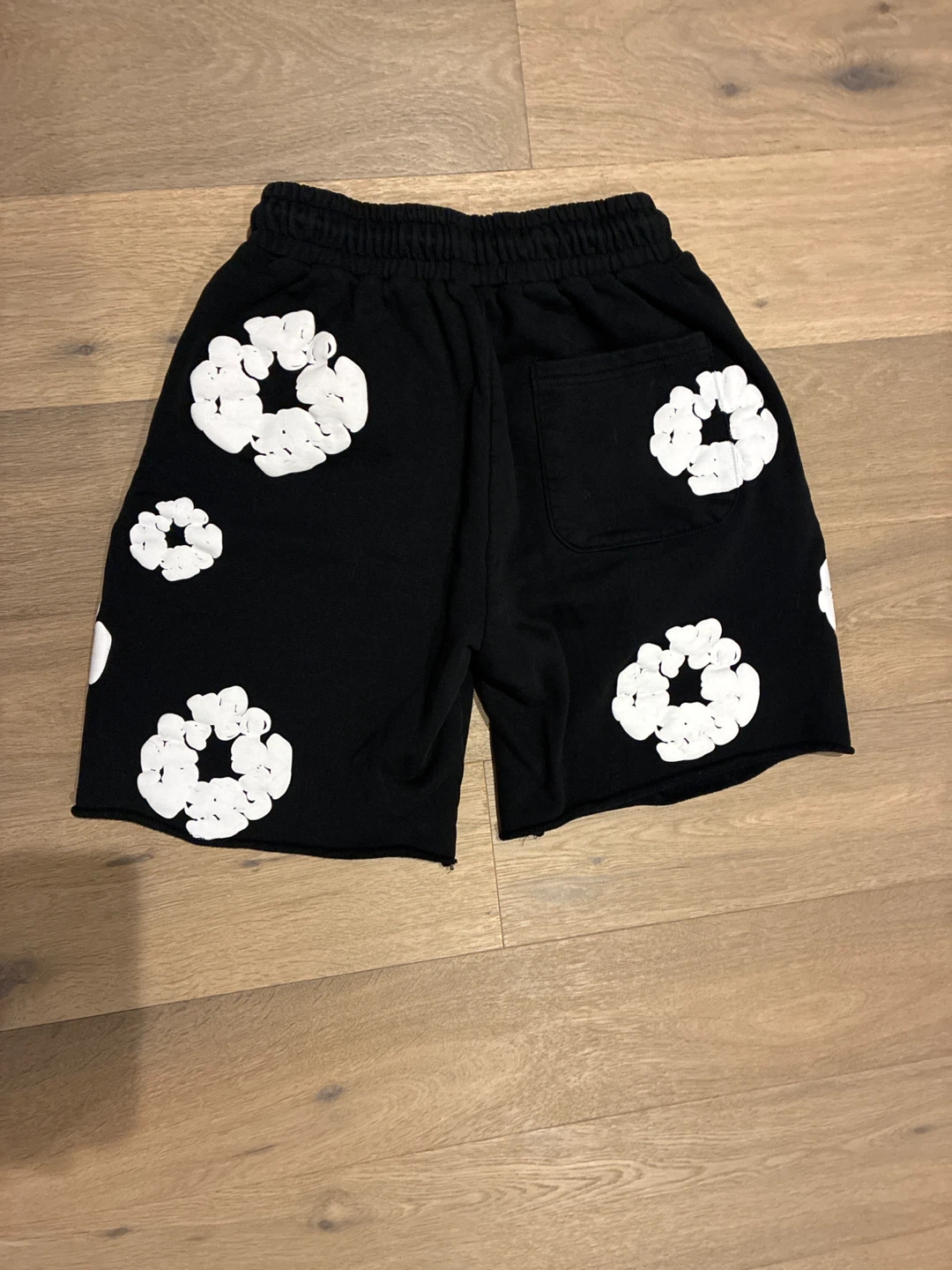Black shorts with white floral pattern - photo 2