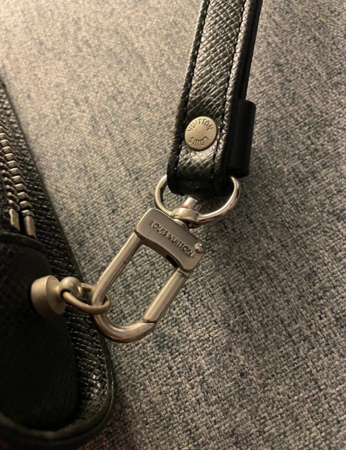 Louis Vuitton Black Taiga Pochette Baikal Clutch - photo 4