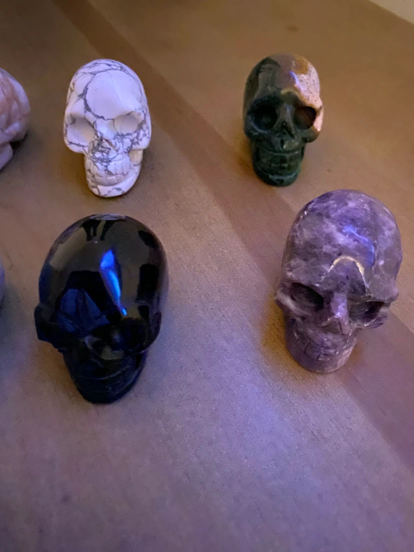 Set of 7 Small Carved Crystal Skulls stone 2 inches - photo 2