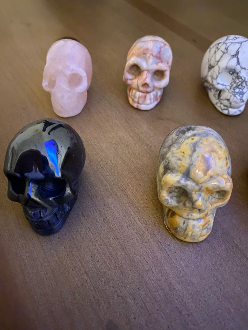 Set of 7 Small Carved Crystal Skulls stone 2 inches - photo 3
