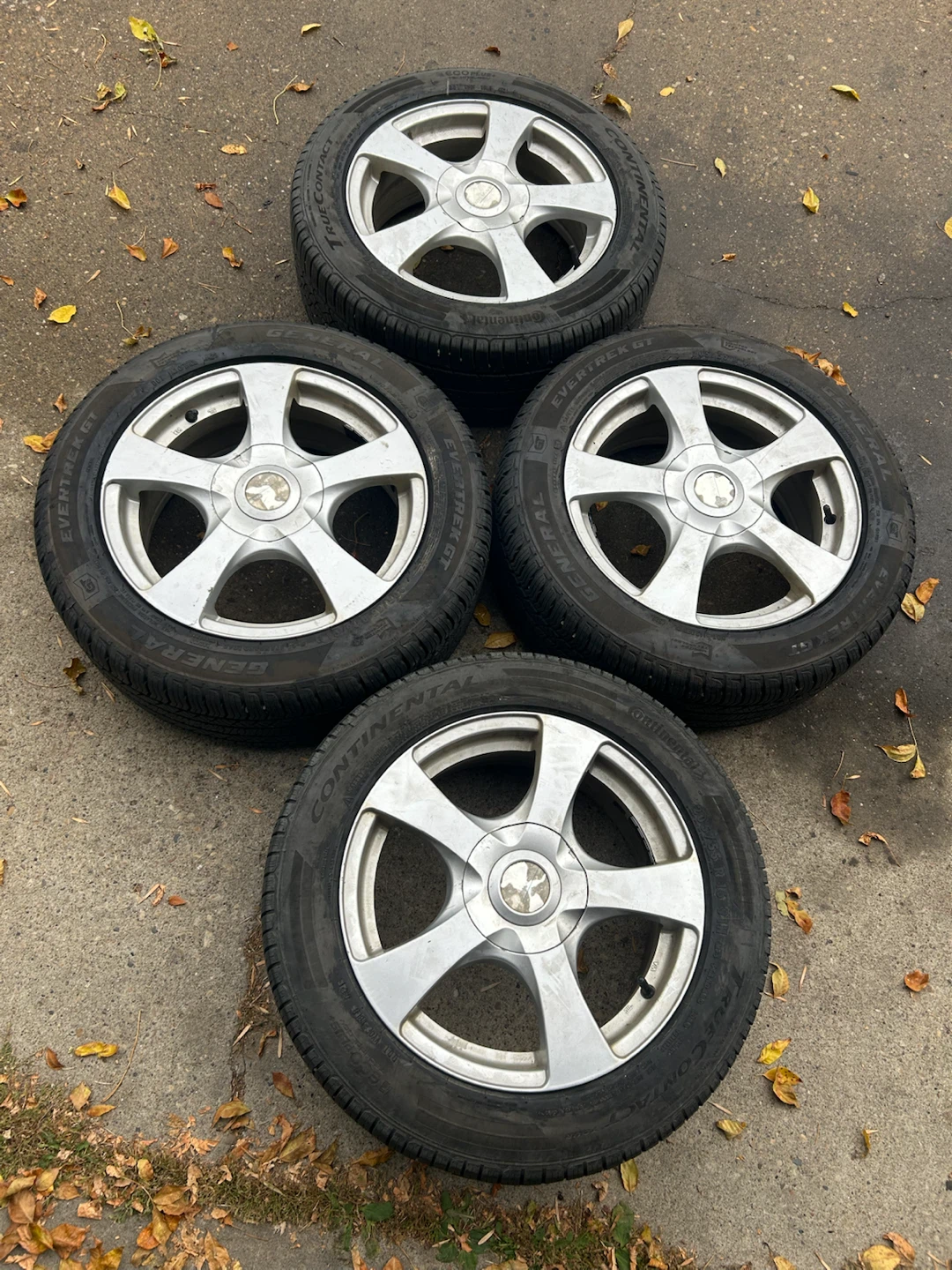 Set of 4 Tires with Alloy Rims 205/55 R16