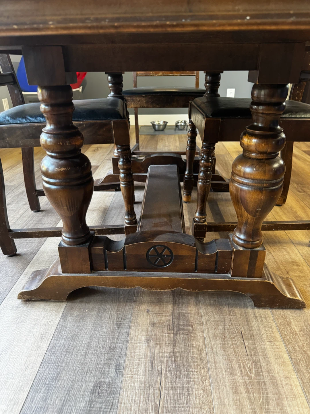 Walnut table with 6 chairs - photo 2