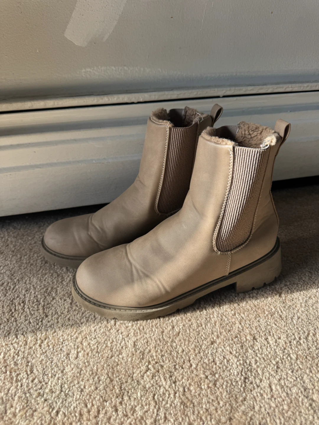 Chelsea Style Boots with fur - photo 2