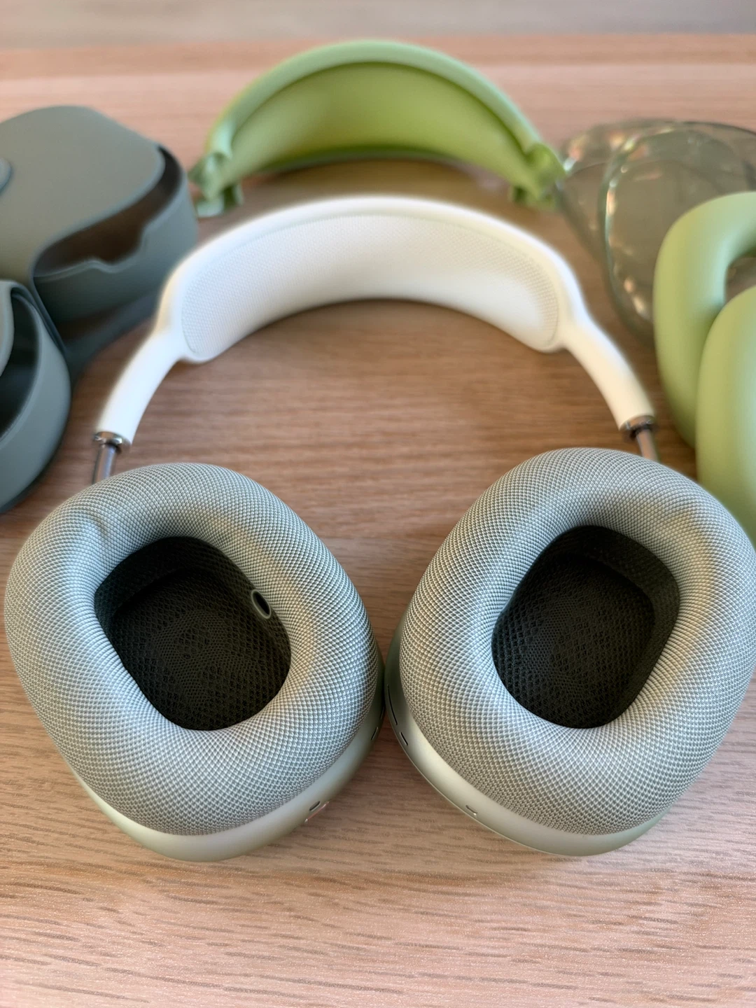 Apple AirPods Max (Max Green) - 1st Gen (Lightning) - Like New - photo 3