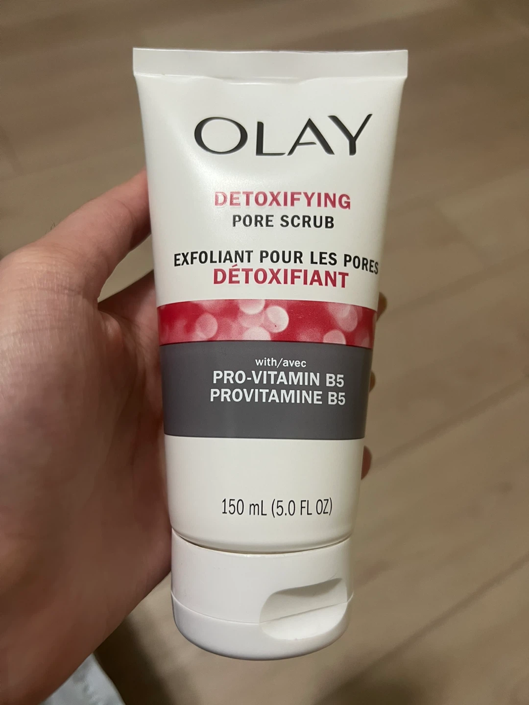 OLAY detoxifying facial pore scrub
