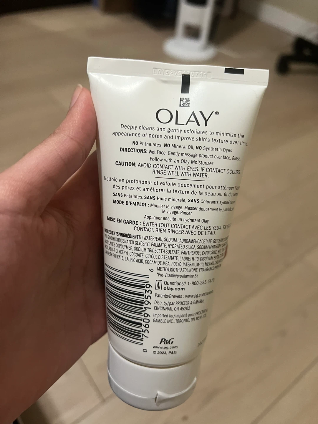 OLAY detoxifying facial pore scrub - photo 2